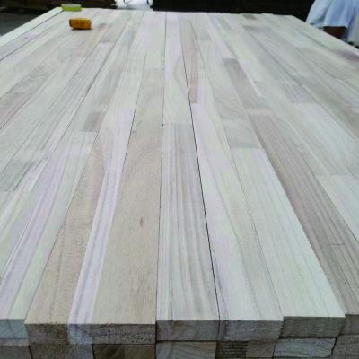 China Eco-friendly Lumber Plank 2x4x10 Joint Finger Panels Wood Lumber Paulownia for sale