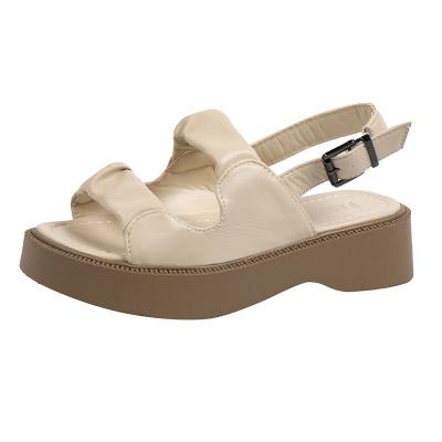 China Fashion Trend 2023 Summer New Pleated Sole Sandals with Platform Women's Big Head Buckle Beach Sandals for Women for sale