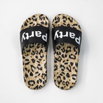 China Zapatos elegantes del estampado leopardo de las señoras de EVA de la diapositiva del partido plano respirable de la sandalia en venta