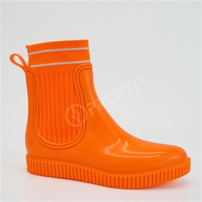 China Neonfarbantiauswirkungs-PVC-Regen-Stiefel mit dem Gewebe-Nähen zu verkaufen