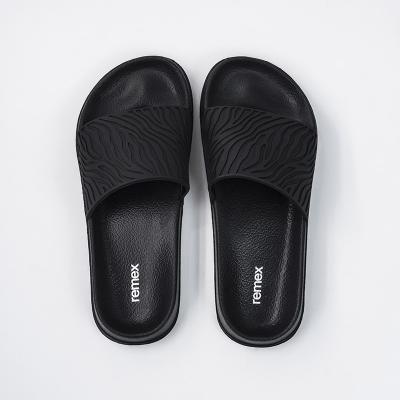 China El PVC negro para mujer no desliza las sandalias de la ducha amortiguadores para el cuarto de baño en venta