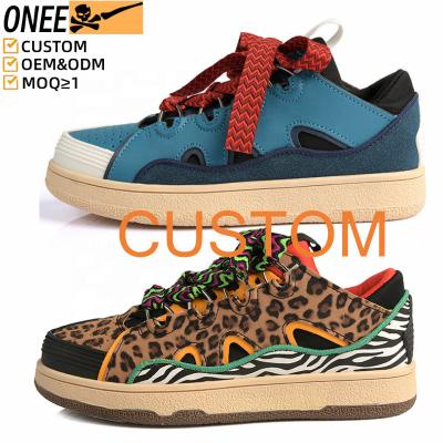 China Cushioning Custom Logo Sneakers Walking Shoe Men's Lace-Up Casual Custom Logo Shoes Cheap Sample Sneakers For Men Casual Skateboarding Shoe for sale