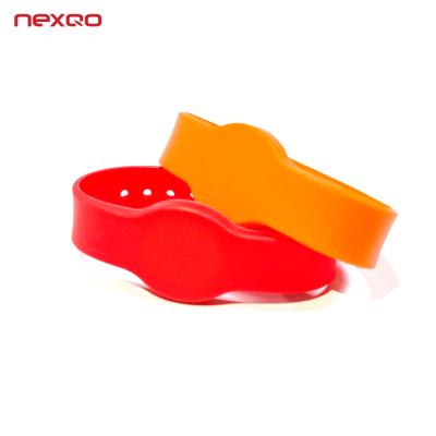 China NFC Wrist Band Smart RFID Programmable Wristband Waterproof 13.56MHz/Waterproof Cheap Custom Adjustable Wristband for sale