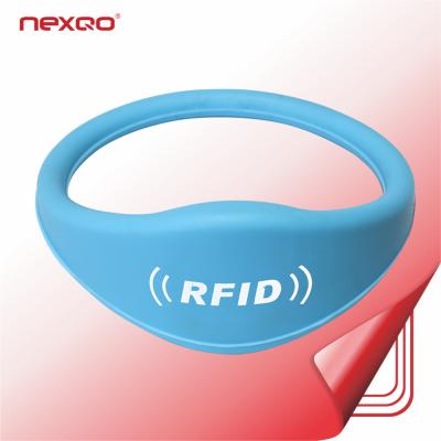 China Waterproof / NFC Silicone RFID Tracking Wristband Waterproof Event Entry 125 KHz Wristband for sale