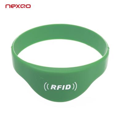 China Waterproof / Waterproof RFID Silicone Wristband / Waterproof Electronic ID Wristband for sale