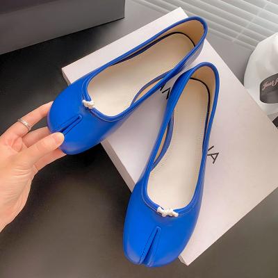 China Women Lightweight Custom Flats Round Split Toe Shallow Lazy Slip On Mules Leather Shoes Soft Loafers Well Slip On Leisure Flats for sale