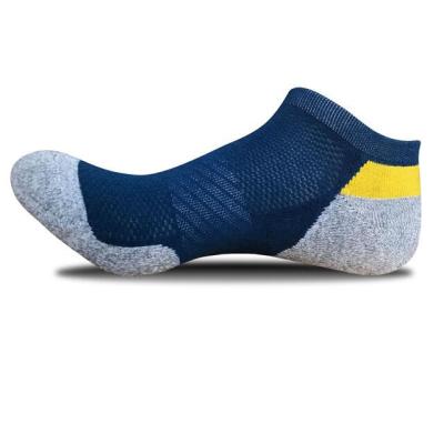 China Custom Anti-Fault With Logo Men Low Cut Socks Compression Style Basketball Deep Bump Invisible Anti-skid Socks for sale