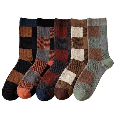 China Antibacterial Men Long Bangs 2021 New Autumn Winter Combed Cotton Breathable Crew Socks For Men Plaid Fashion Men's Comfortable Casual Socks for sale