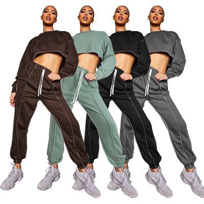 China New breathable two-piece sweatpants crop top hoodie set winter outfits women sweatsuit tracksuit for sale