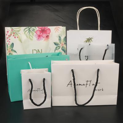 China Recyclable White Color Paper Handbags Shopping Bag Wholesale Packing Shopping Bag Printing Nature for sale