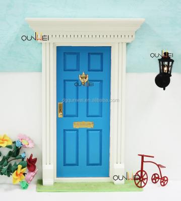 China Europe DIY Dollhouse Miniature Tooth Fairy Garden Wooden Doors With Metal Mailbox Door Knob 1:12 Scale QW60203 for sale