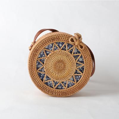 China Indonesia Rattan Vietnam Features Messenger Bag Cross - Body Bag Leather Strap Rattan Bag Women Use for sale