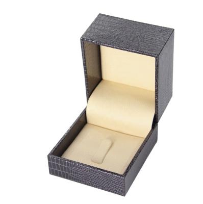 China Large IGUANA Leatherette Paper Black Winter Covering CTK0607 Ring Box for sale