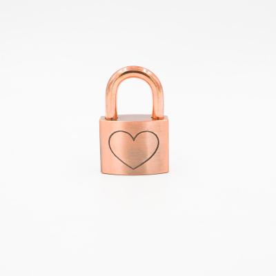 China 2022 new style widely used custom wholesale love engrave heart padlock red bronze for sale