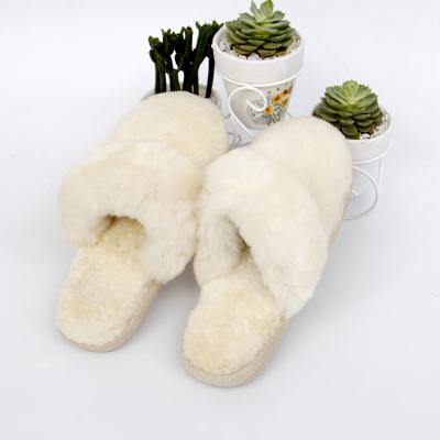 China Eco-friendly China Velvet Beaded Slippers China Bedroom Slipper Slippers Made In China for sale