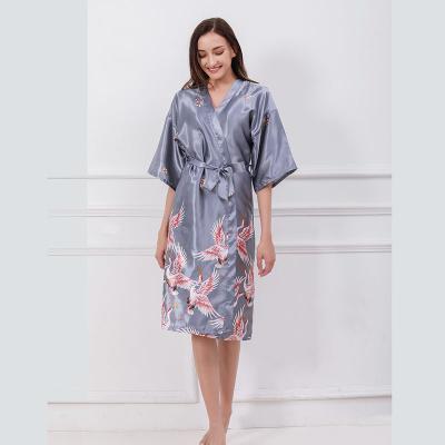 China Dressing Gown Like Ice Silk Women's XL 2xl Women's Silk Women's Service Home Breathable V-Neck Pajamas Dressing Gown for sale