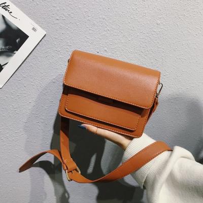 China New fashion high quality women's bags hip shoulder wind simple simple Korean retro port small central institute chic square bag for sale