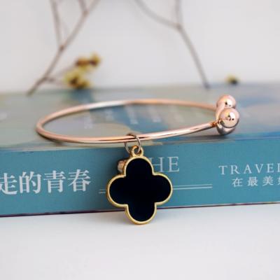 China Hot Selling Trendy Letter M Four Leaf Clover Gold Color Bracelet Bangle Bracelet Jewelry Type for sale