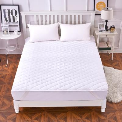 China Hot Selling Cheap Custom White Mattress Topper Mattress Protector For Hotels Anti-Pull Mattress Cover for sale