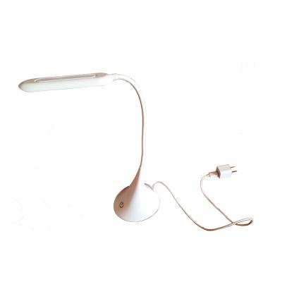 China Modern desk reading lamp powered by USB or battery for sale