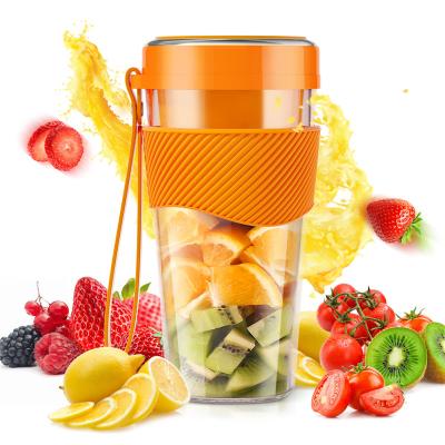 China Outdoor Shakes and Smoothies Mini Celery Electric Lime Juicer Portable Blender for Oranges for sale