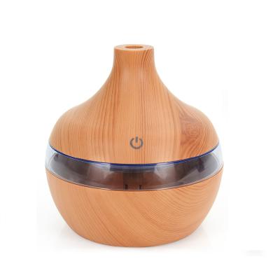 China Household Electric Vaporizer Air Aroma Diffusers Ultrasonic Mist Sprayer Mini Car Humidifier for sale