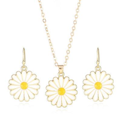 China Fashion TRENDY Sunflower Daisy Pendant Necklace And Earring Set Gold Plated Women Jewelry Set 2021 for sale