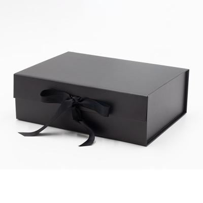 China Recyclable Custom Logo Cardboard Candle Black Sliver Luxury Gift Box Available Luxury Packaging With Magnetic Lid for sale