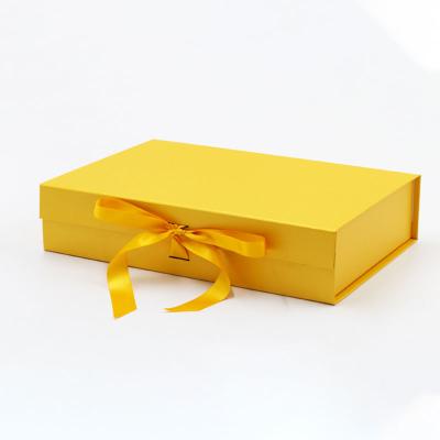 China Recyclable Changeable Ribbon Shallow Gold Magnetic Gift Box 1 Piece Available With Ribbon for sale