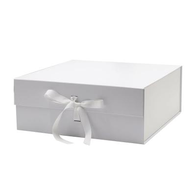 China Recyclable 15inch By 15inch Hard Board White Magnetic Lid Box With Changeable Ribbon for sale