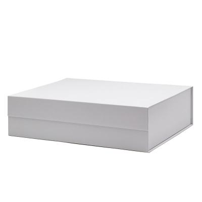 China Recyclable Wholesale A3 Shallow White Boutique Store Gift Set Retail Packing Box With Magnetic Lid for sale