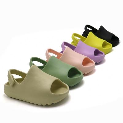 China High Quality Flat Fishbone Outdoor Infant Yeezy Kids Slippers Sandals Toddler Kids Slides Yeezy Slippers With Straps for sale