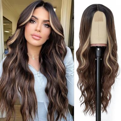 Chine Long brown mixed blonde wavy wig 26 inches (about 66.0 cm) middle curly wavy wig, suitable for daily parties à vendre