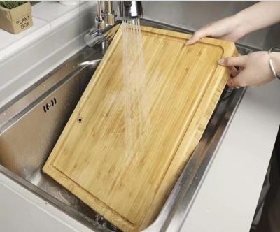 China Sustainable 100% natural bamboo cutting board can be customized in size and pattern for sale