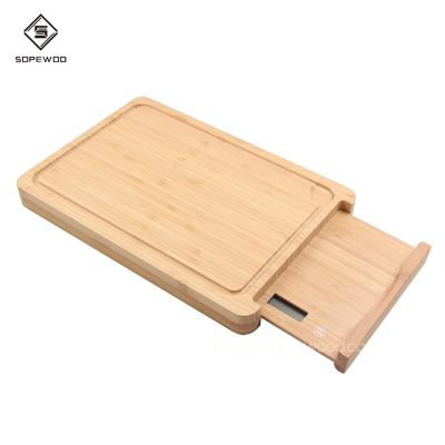 China OEM Sustainable Kitchen Bamboo Cutting Board With Scale for sale