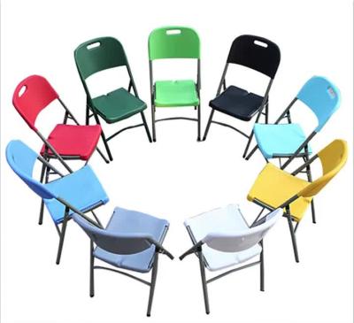 China Modern Foldable Outdoor Resin Lounge Chair Wedding Events Black White Camp Dining Banquet Chair Folding Relaxing Plastic Chair for sale