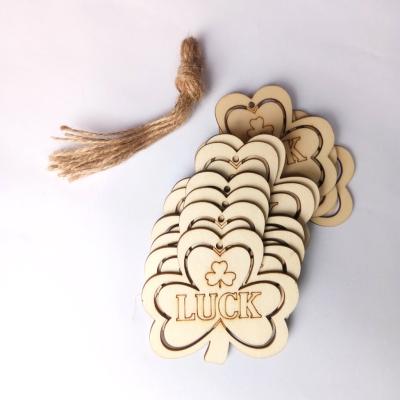 China Fashion High Quality St. Patrick's Day Party DIY Clover Wooden Pendant Hot New Fashional Retail Products for sale