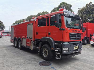 China 10m SINOTRUK Camião de Bombeiros de Espuma Camiões de Resgate de Bombeiros Três eixos 10 × 2 à venda