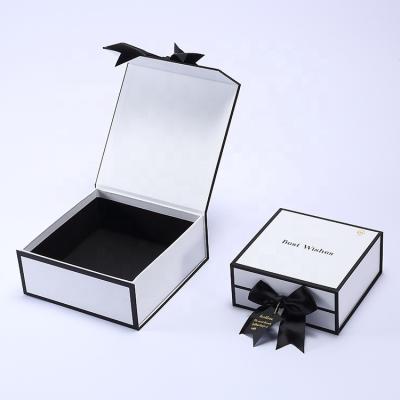 China Recyclable Customized white paper magnet gift box packaging with magnetic lid ribbon bow for sale