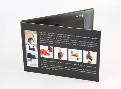 China Folleto video del LCD de la invitación, exhibición enviable por correo del LCD de la aduana de la tarjeta de felicitación de 3D lcd en venta