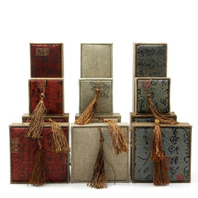 China Recyclable Tassel Flower Design Classic Jewelry Packaging Box Custom Canvas Jewelry Box for sale