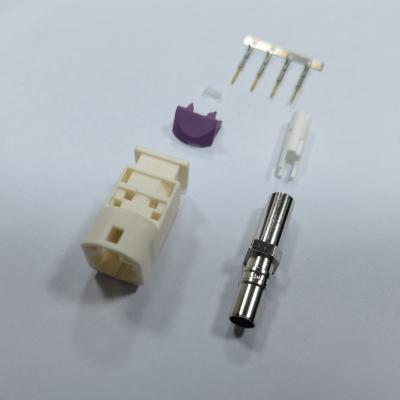 China Automotive 4 Pins Automotive HSD LVDS Connector Cream White Standard 9001 Code B Male For Dacar 535 Cable 4P E4S10A-1AKX5-B for sale