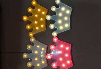 中国 LED Crown Shaped Birthday Party Decoration Items Various Sizes Available 販売のため