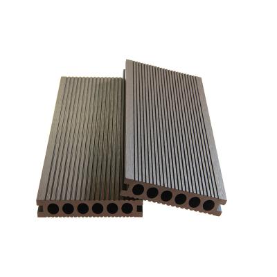 China Contemporary China Factory Cheap Price Easy Installation Fade-Resistant WPC Composite Decking Retaining Beauty Over Time for sale