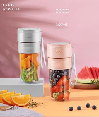 China Car portable mini juicer wireless mobile electric juice cup for sale