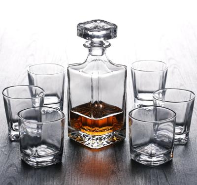 China Hotel Novelty Eco-friendly Portable Handmade High Quality Square Bar Resteround Glass Decanter BPA Free for sale