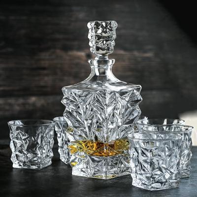 China Creative Smirnoff 800ml Decanter Gift Set Bar Hotel Restaurant Home Whiskey Decanter Set with 4pcs Whiskey Glass for sale