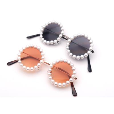 China NEW FASHION METAL PEARL sunglasses 2021 fashion CUTE FULL AROUND SHAPE DIAMONDS GIRLS KIDS PLASTIC sunglasses for sale