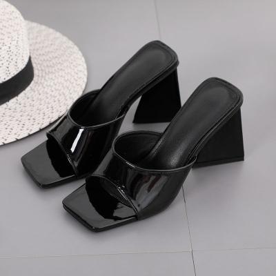 China Fashion trend 2021 summer new design thick heeled sandals black green red white for women and ladies for sale