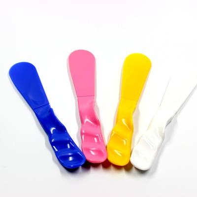 Chine Convenience Color Plastic Material Mixing Spatula Dental Medical Material Primary Scraper à vendre